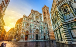 Piazza del Duomo in Florenz, historische Architektur in der Toskana, Italien, UNESCO Weltkulturerbe.